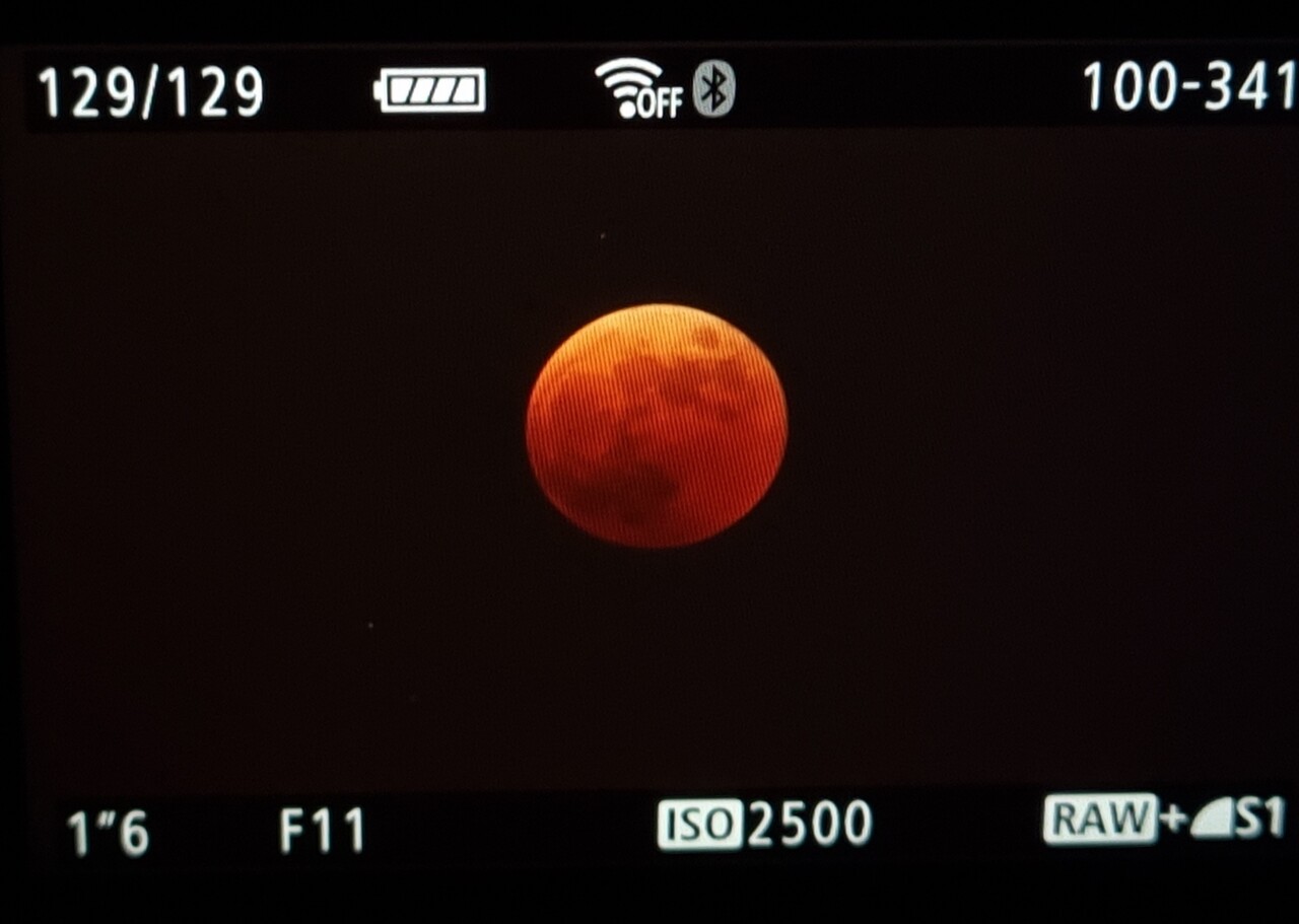 ‘붉은색 달’(Red Moon, Blood Moon)이 떴다.