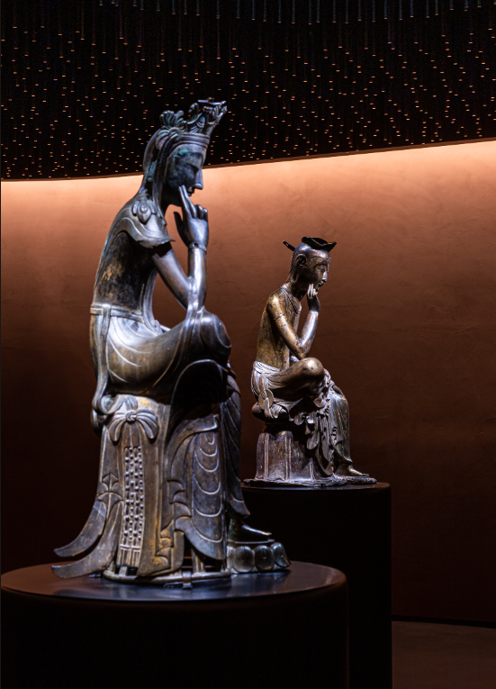 ▲ 삼국시대 6세기 후반과 7세기 전반에 제작된 국보 반가사유상 두 점 ⓒ 국립중앙박물관